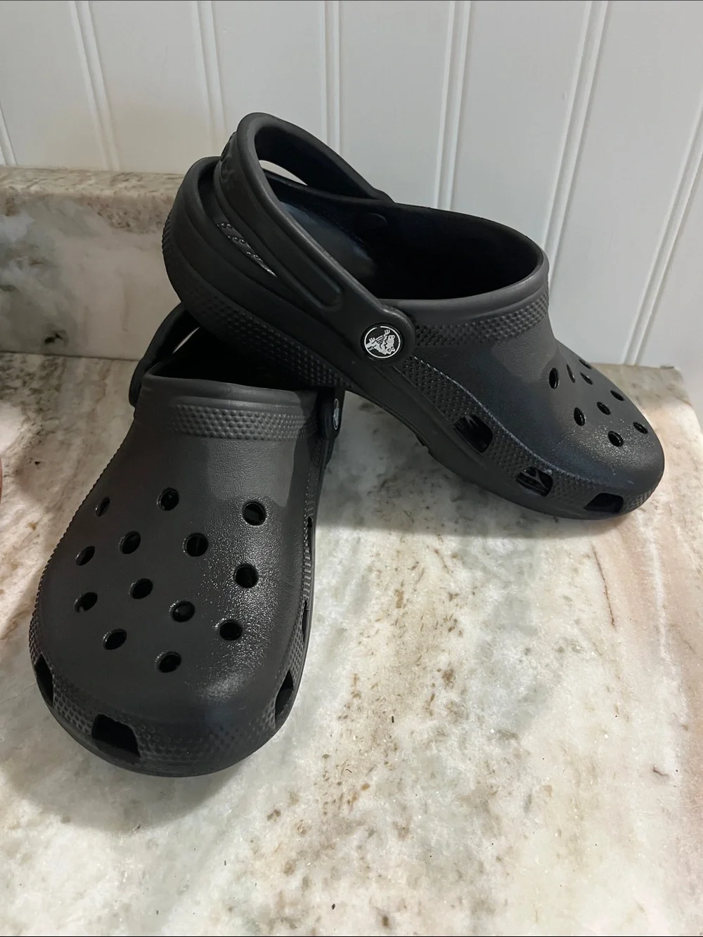CROCS Classic Clog in Black with Heel Strap